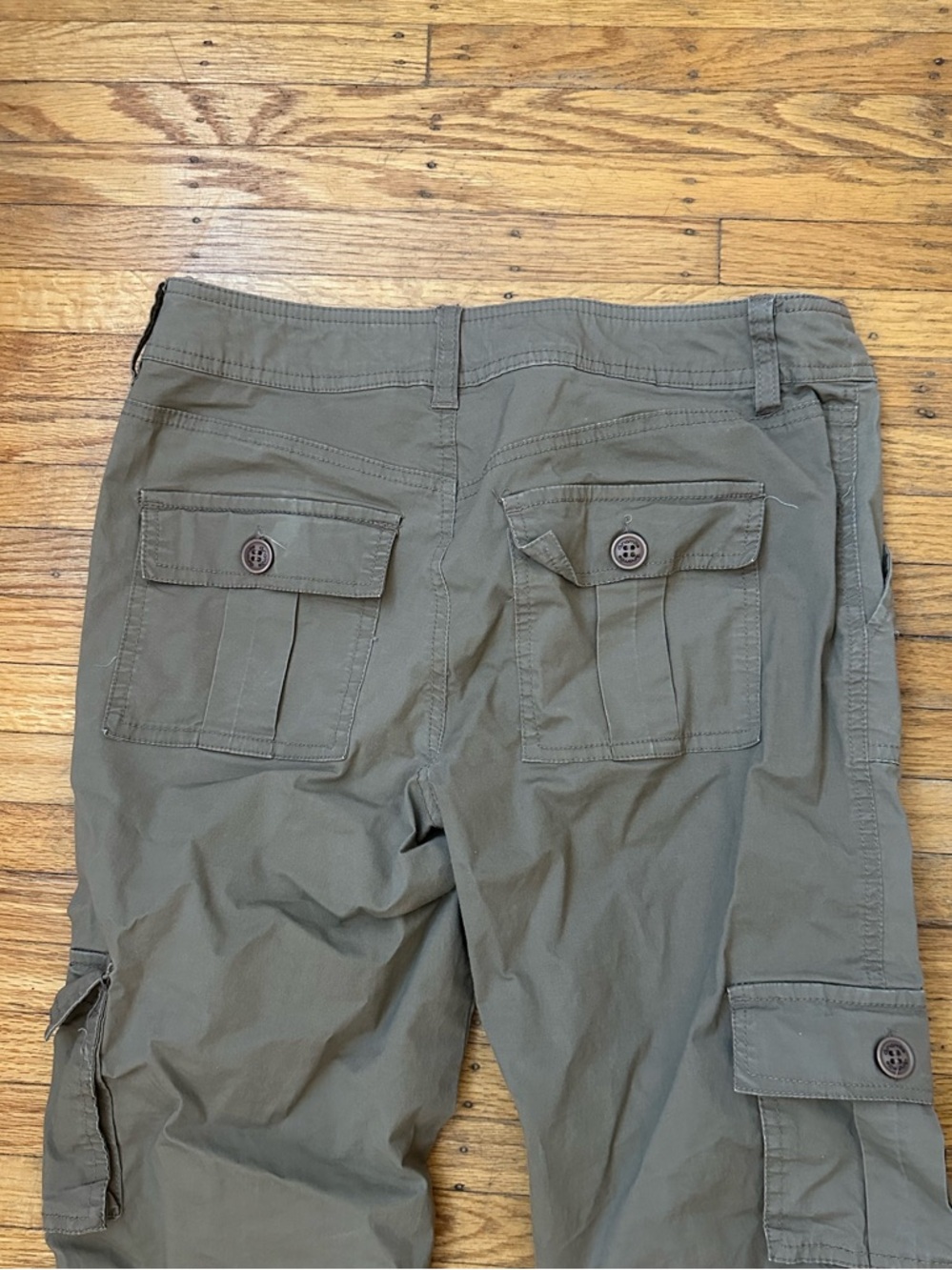 Low Rise Flared Cargo Pants - Picture 3 of 4